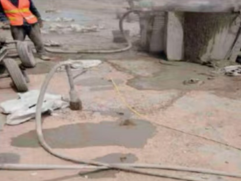 吊罗山乡水泥混凝土路面板底注浆技术 路面脱空注浆整治方案